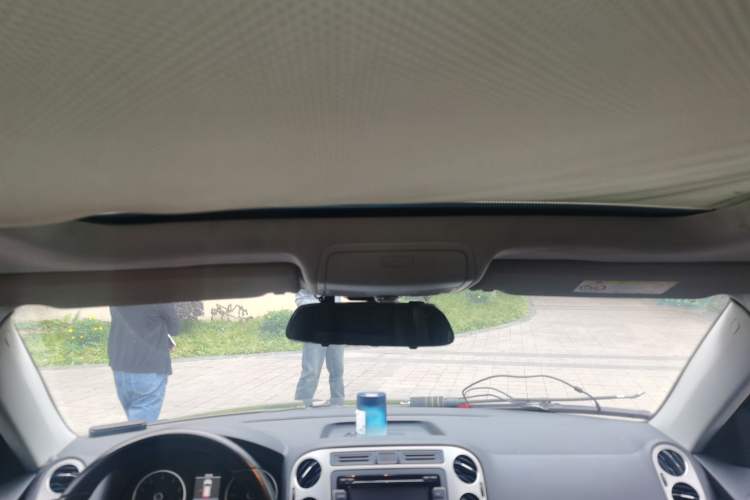 Used Volkswagen Tiguan 2013 1.8 TSI Automatic All-Wheel Drive Luxury Model Headliner