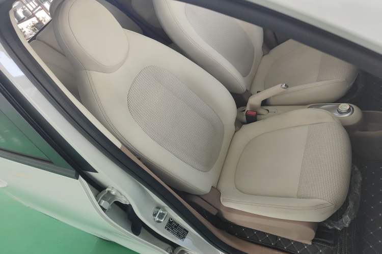 Used Wuling Hongguang MINIEV 2025 Four-Door Version Advanced Edition Right Front Seat