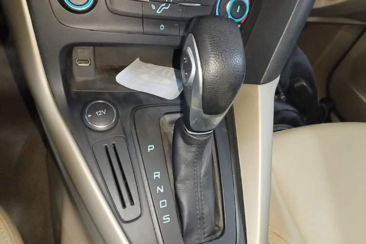 Used Ford Focus 2017 Sedan 1.6L Automatic Comfort Plus SmartDrive Edition Gear Lever