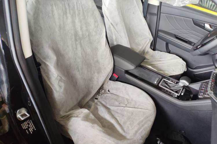 Used Sinotruk VGV U70 2021 1.5T Automatic Youyue Edition 7-Seater Right Front Seat