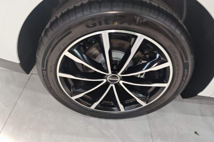 Used Roewe D7 2025 DMH 125km World Champion Edition Right Rear Wheel Hub