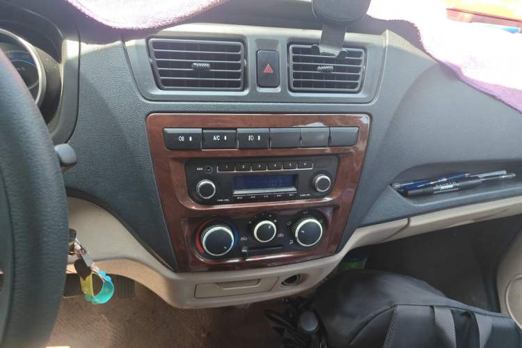 Used CHANGAN KAICHENG Ruixing M80 2019 1.5L Comfort Edition 4-Seater Single-Steaming Air Conditioner China VI Standard Flat Roof Dual-Swing Doors – DAM15KR Audio And AC Panel