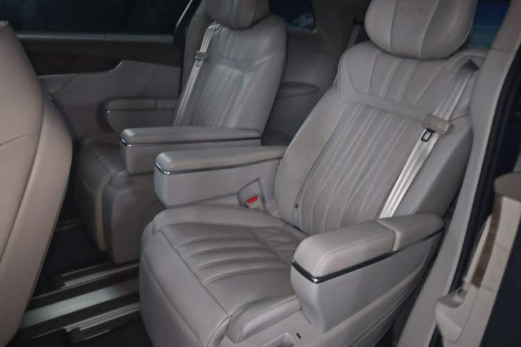 Used Roewe iMAX8 2023 400TGI Comfort Edition