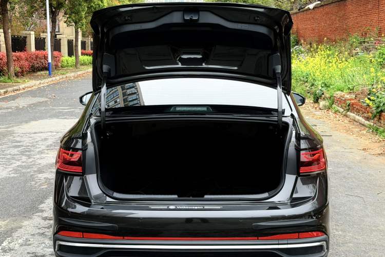 Used Volkswagen Sagitar 2025 300TSI DSG Excellence Edition Trunk