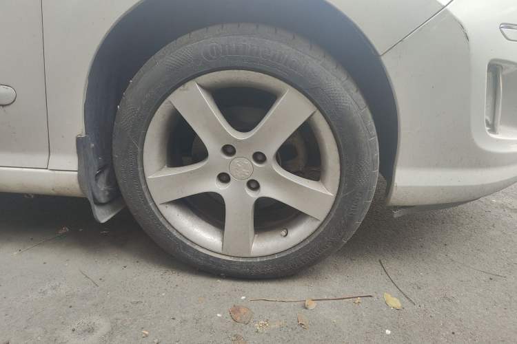 Used Peugeot 408 2013 2.0L Automatic Comfort Edition Right Front Wheel Hub