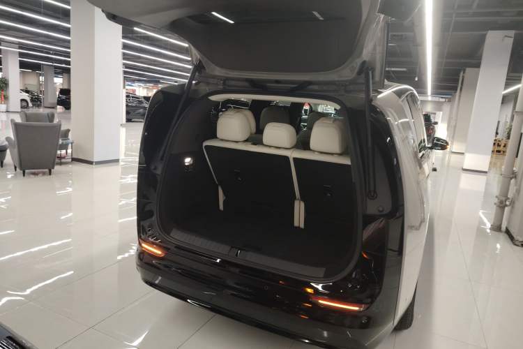 Used Li Auto MEGA 2024 Ultra Model
