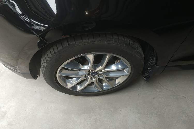 Used Ford Edge 2018 EcoBoost 245 Four-Wheel Drive Titanium 7-Seater Exterior 4