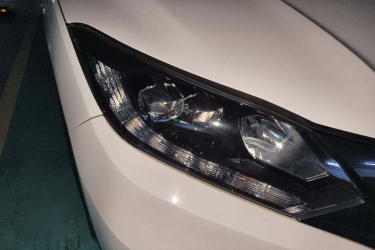 Used Honda Vezel 2017 1.8L CVT Front-Wheel Drive Pioneer Edition Right Front Headlight