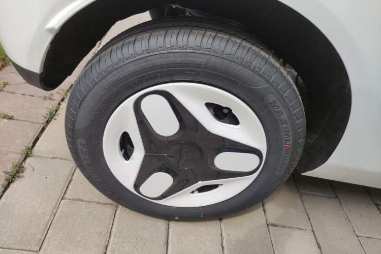 Used Geely Galaxy Panda 2025 210 km – Yuanqi Bear Right Rear Wheel Hub