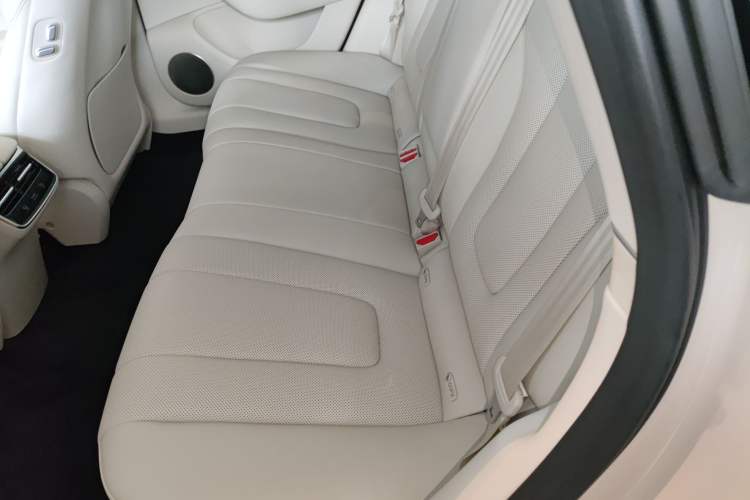 Used Hima Luxeed S7 2025 705 km Pro Left Rear Seat