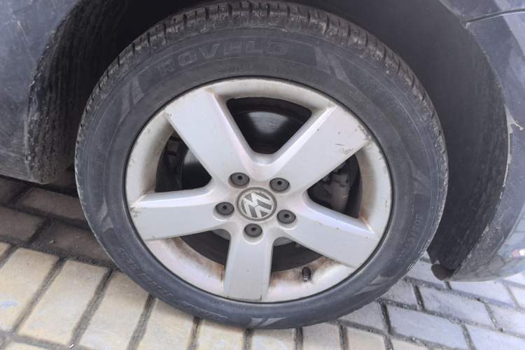 Used Volkswagen Touran 2011 1.4T DSG Zhiya Edition 5 Seats Right Front Wheel Hub