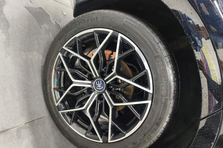 Used BYD Song L EV 2025 Intelligent Driving Version 602 km Range LiDAR-equipped All-Wheel-Drive Type Right Rear Wheel Hub