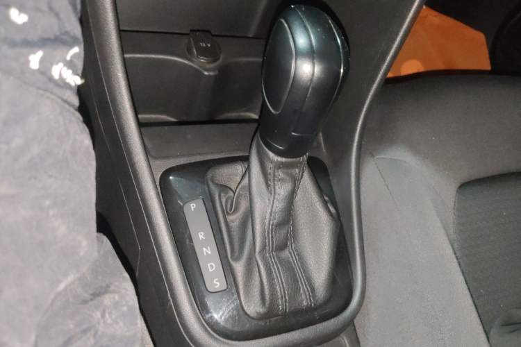 Used Volkswagen Santana 2015 1.6L Automatic Fashion Edition Gear Lever