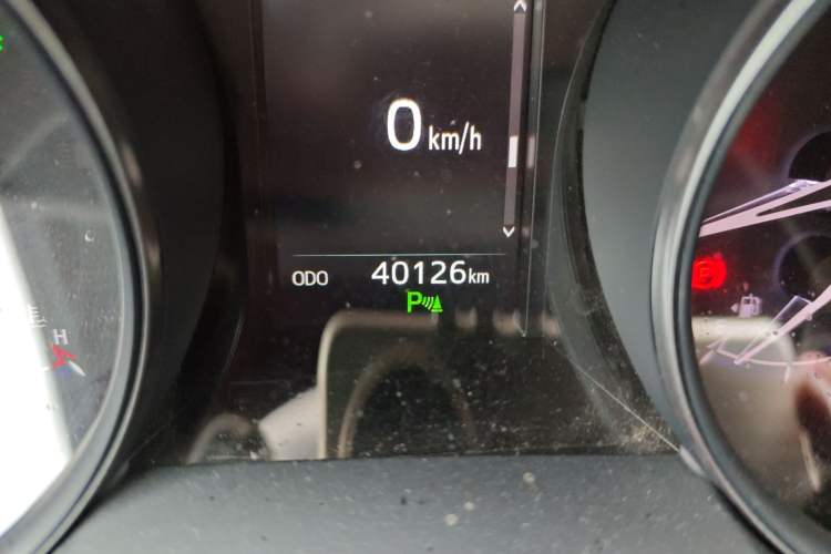 Used Toyota C-HR 2018 2.0L Luxury Sunroof Version China V Emission Standard Odometer Close Up