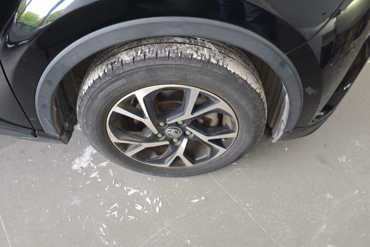 Used Toyota C-HR 2018 2.0L Luxury Sunroof Version China VI Standard Right Front Wheel Hub