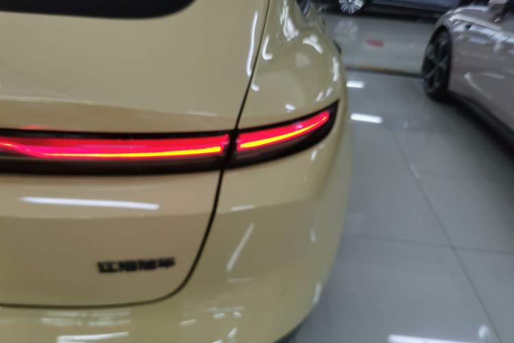 Used Nio ET5 2022 100 kWh Right Rear Taillight