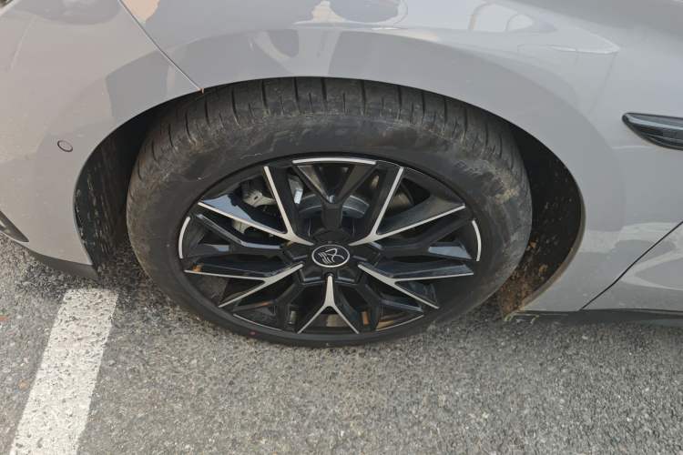 Used BYD Han 2025 DM-i Intelligent Driving Edition 125KM LiDAR Flagship Model Left Front Wheel Hub