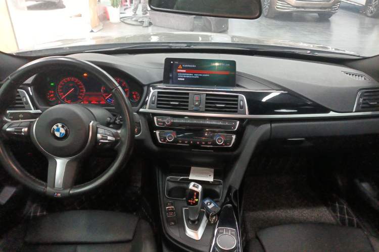 Used BMW 3 Series GT 2019 320i M Sport Package Center Console