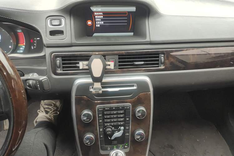 Used Volvo S80L 2014 2.0T T5 Luxury Executive Edition Audio And AC Panel