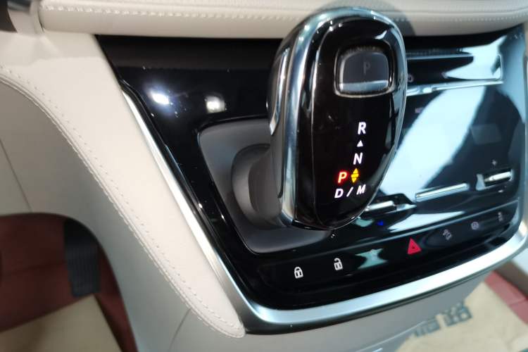 Used Buick GL8 2022 ES Landtrek 653T Comfort Edition