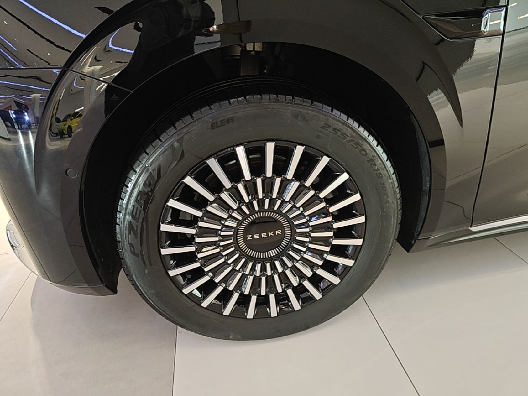Zeekr 009 2024 7-Seater Walk-Through Version Four-Wheel Drive 108 kWh — снимка 10