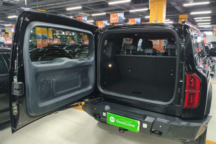 Used Formula Leopard 5 2023 Cloud Ride Flagship Edition
