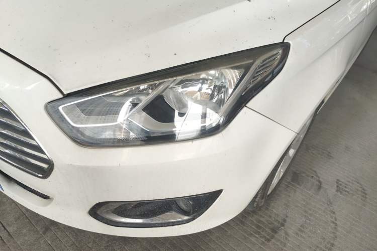 Used Ford Escort 2015 1.5L Automatic Fashion Model Left Front Headlight