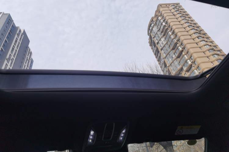 Used GAC Trumpchi GS8 2025 Linghang Series 2.0 TGDI Two-Wheel-Drive Luxury Edition 5 Seats Headliner