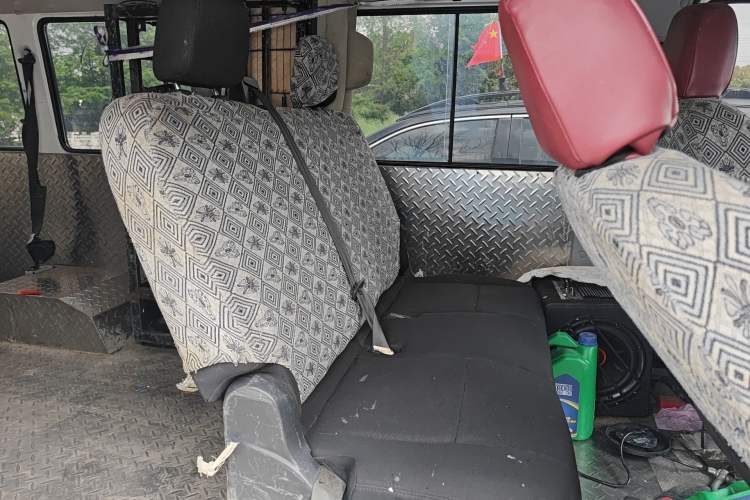 Used Iveco Daily 2023 2.5T A37M1 Long Wheelbase Mid-Roof Dual-Tire Side-Sliding Doors 5-9 Seats