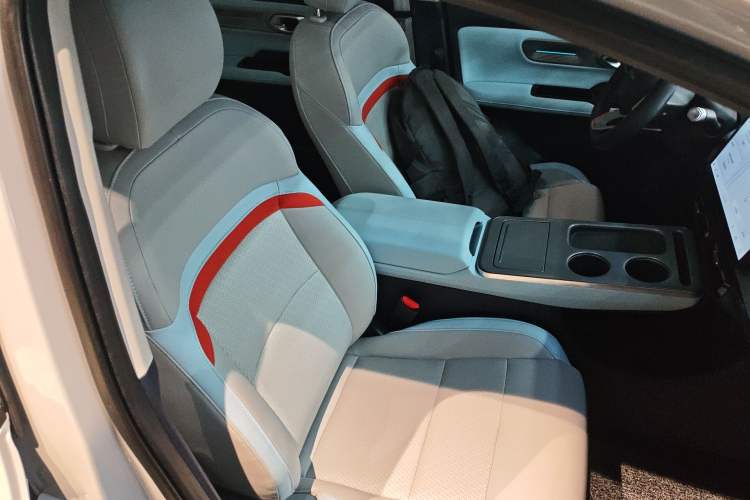 Used AION Y 2022 Plus 70 Smart Edition Right Front Seat