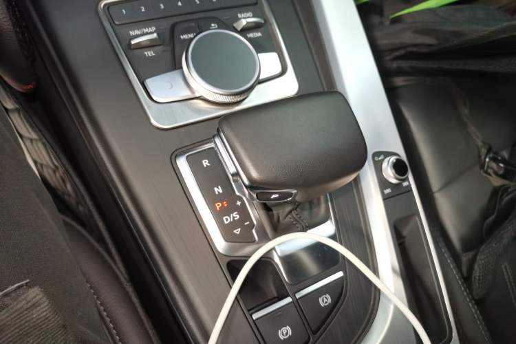 Used Audi A4L 2019 40 TFSI Fashion Edition China VI Emission Standard