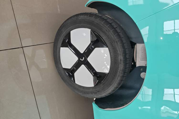 Used Wuling Hongguang MINIEV 2021 Macaron Premium Model – Lithium Iron Phosphate Right Rear Wheel Hub