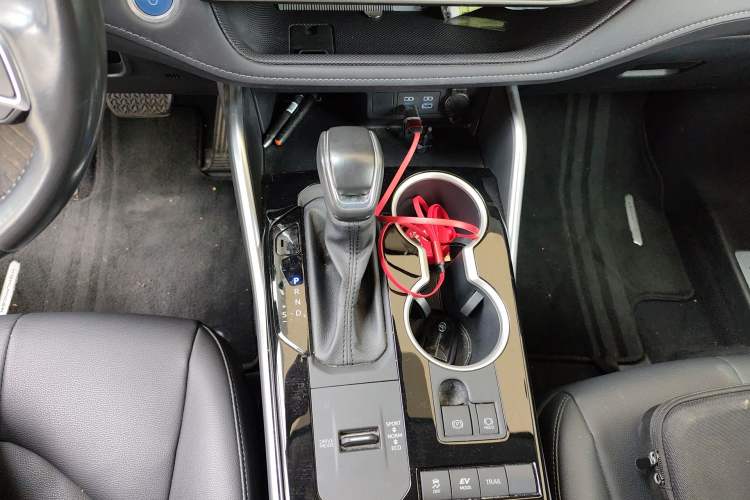 Used Toyota Highlander 2022 Dual-Engine 2.5L Four-Wheel Drive Luxury Edition 7 Seats Gear Lever