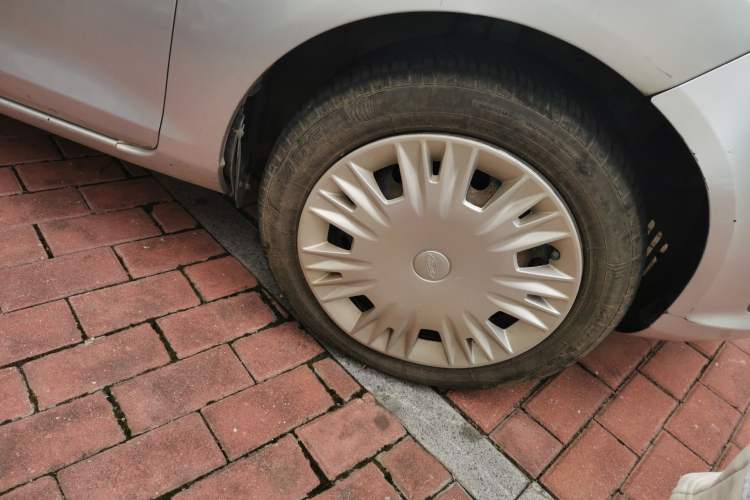 Used Ford Fiesta 2013 Sedan 1.5L Manual Fashion Edition Right Front Wheel Hub