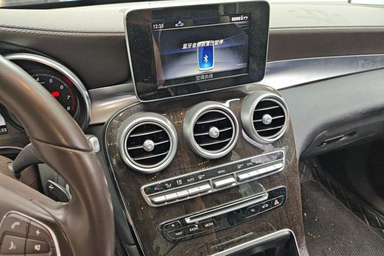 Used Mercedes-Benz GLC 2019 Facelift GLC 260 L 4MATIC Luxury Model Audio And AC Panel