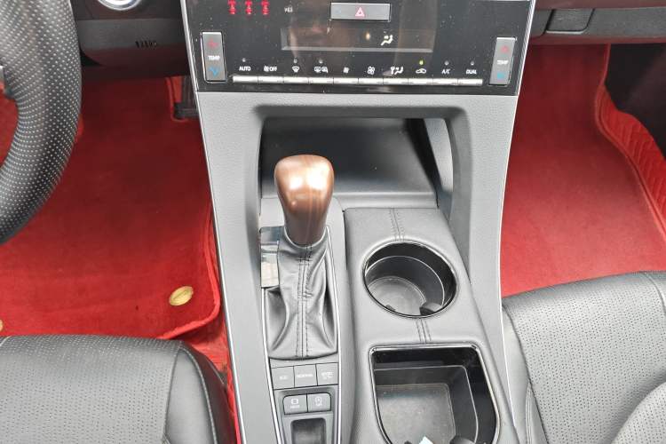 Used Toyota Avalon 2021 2.5L Luxury Edition Gear Lever