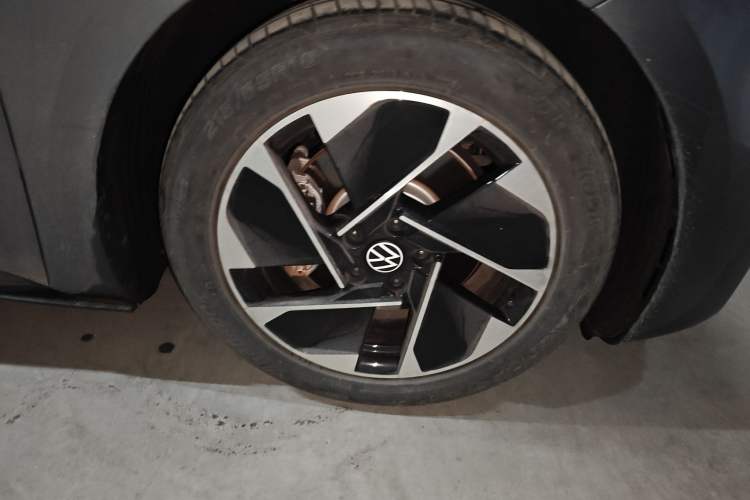 Used Volkswagen ID.3 2024 Outstanding Edition Right Front Wheel Hub