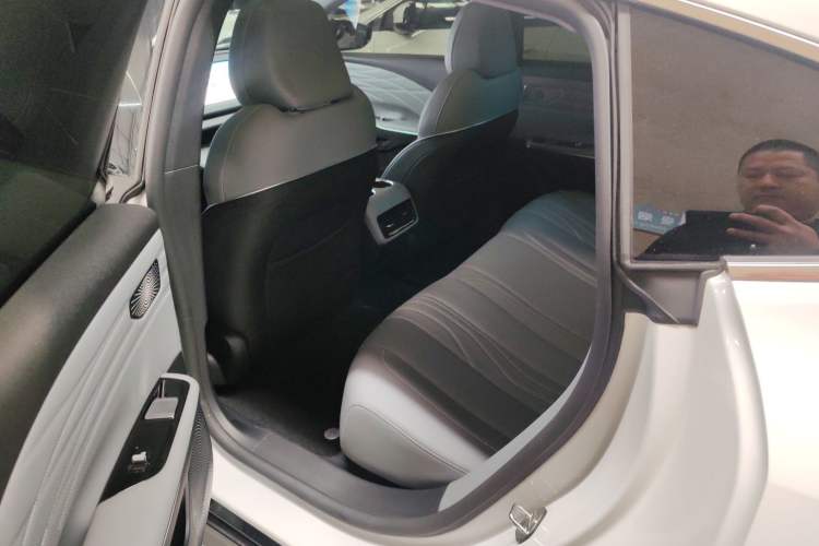 Used Geely Galaxy E8 2024 665 km Range Rear-Drive Starship Long-Range Version