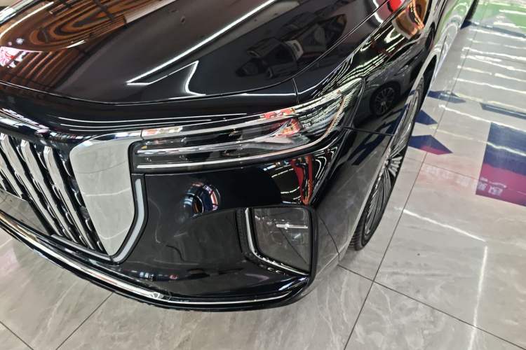 Used Hongqi H9 2025 Model Facelifted 2.0T Two-Wheel Drive Flag-Style Luxury Business Edition, 5 Seats