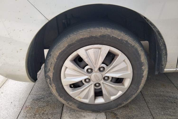 Used JAC Refine M3 2019 Creator Edition 1.8L Luxury Model Left Front Wheel Hub