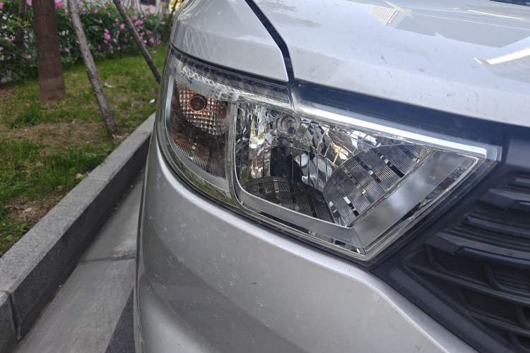 Used Wuling Hongguang V 2022 1.5L Jingqu Version Hydraulic Power Steering LAR