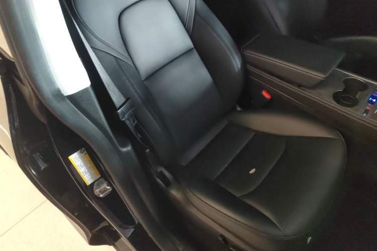 Used Tesla Model Y 2023 Long-Range All-Wheel-Drive Version Right Front Seat