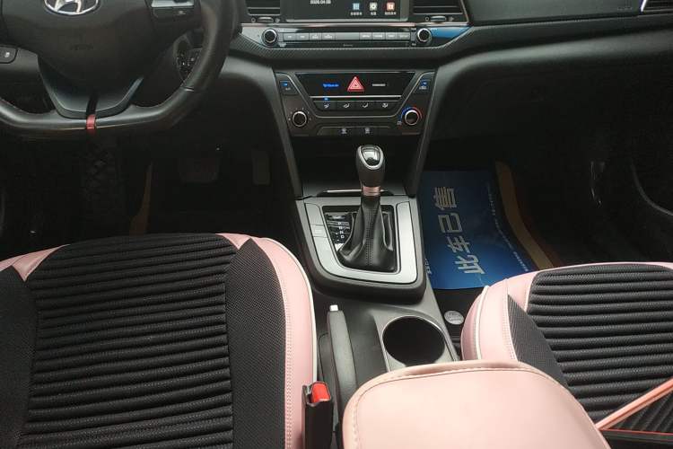 Used Hyundai Elantra (6th Generation / Lingdong) 2016 1.4T Dual-Clutch Xuan Dong · Dynamic Version Gear Lever