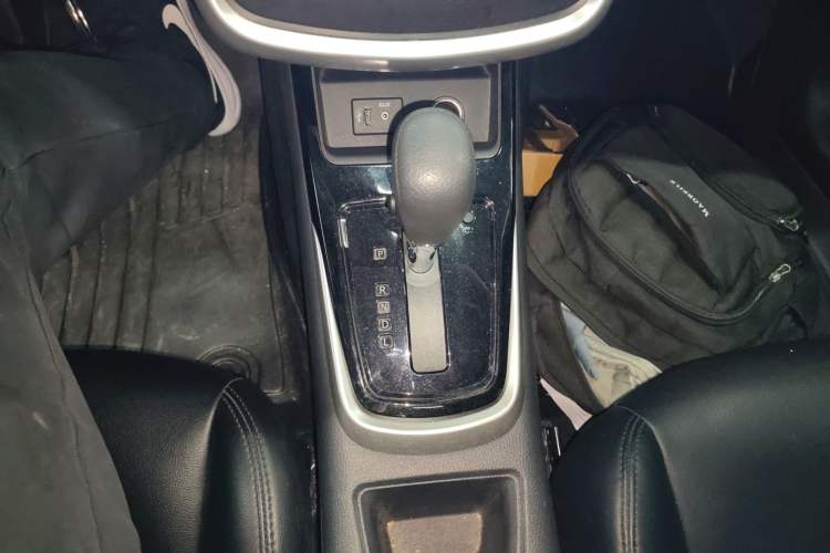 Used Nissan Tiida 2024 1.6L CVT Cool Dynamic Edition Gear Lever