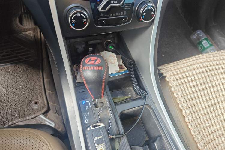 Used Hyundai Sonata 2011 2.0L Automatic Supreme Edition Gear Lever