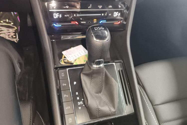 Used Skoda Superb 2024 TSI280 DSG Luxury Edition Gear Lever