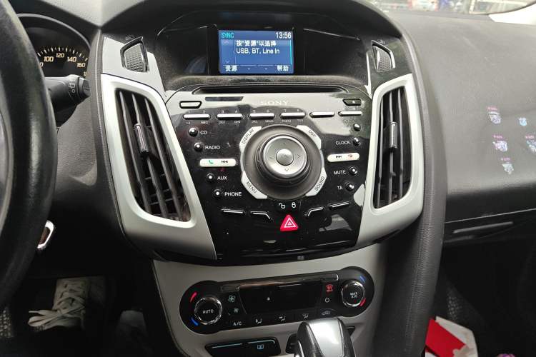 Used Ford Focus 2012 Hatchback 2.0L Automatic Luxury Sport Model Audio And AC Panel