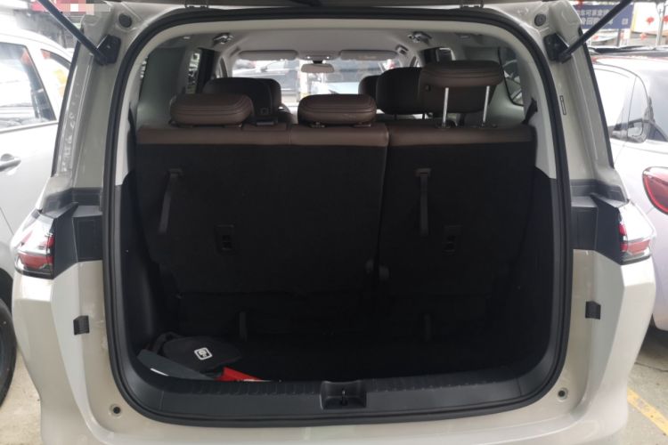 Used Wuling Starlight 730 2025 Model Plug-in Hybrid 125km Luxury Edition