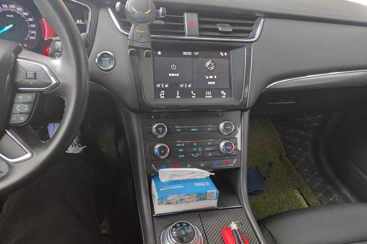 Used Ford Taurus 2017 Facelifted EcoBoost 245 Fashion Edition Audio And AC Panel