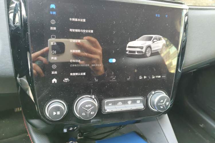 Used Lynk & Co 02 2019 1.5T DCT Two-Wheel Drive Pro Edition China VI Standard Audio And AC Panel